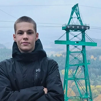 не указано