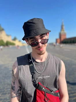 Александр Гарнов